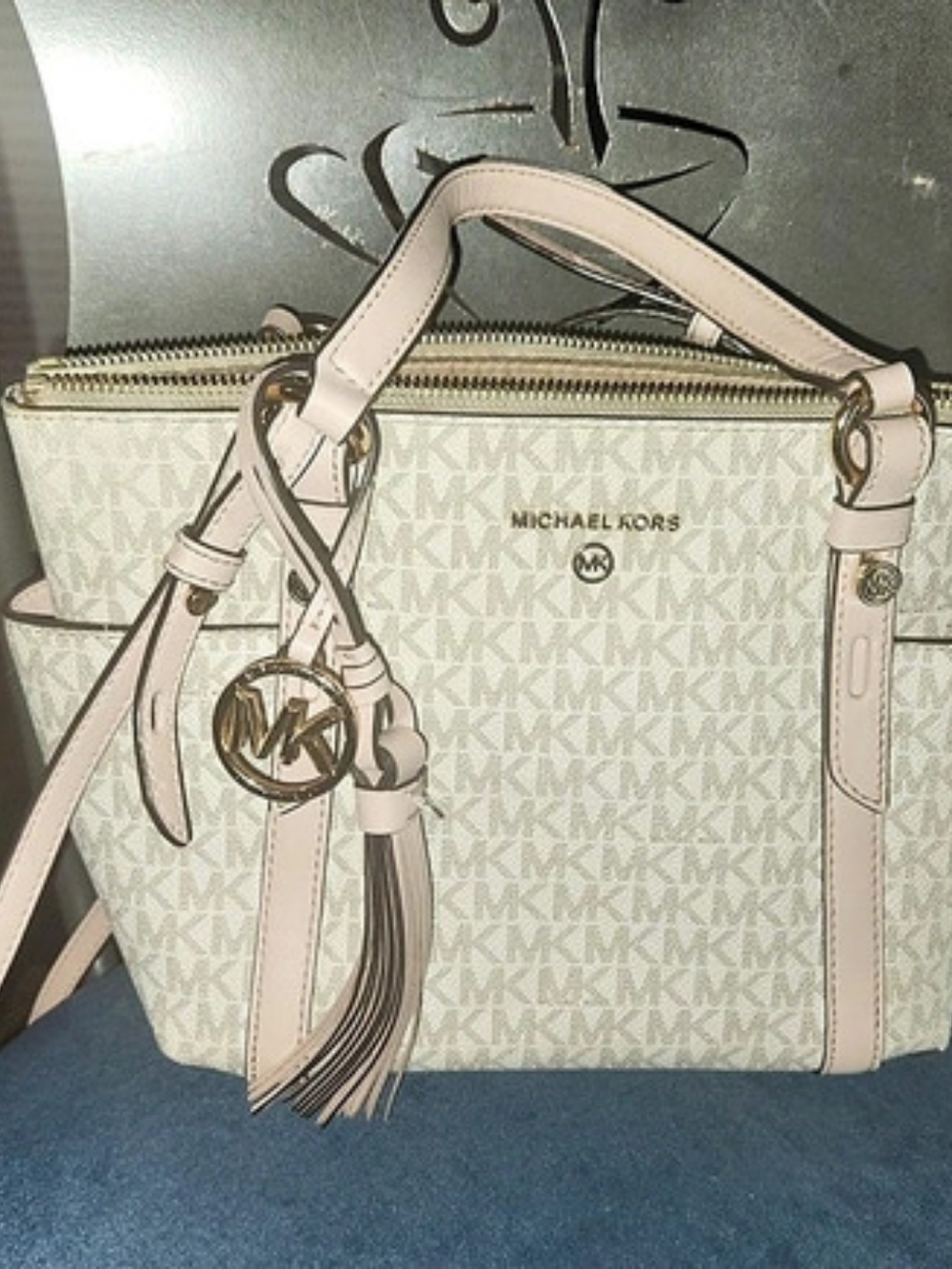 Michael Kors Jet Set Travel Large Signature Logo Pocket Tote Bag Tote White &
